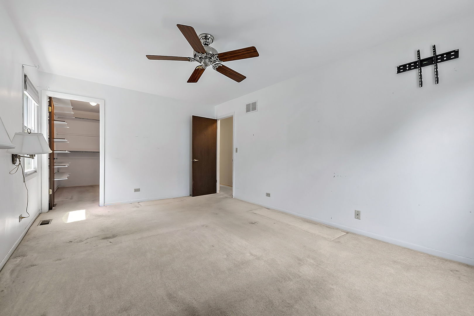 2080 Springside Drive Naperville, IL 60565 - Photo 26 of 31 a view of a livingroom with a ceiling fan