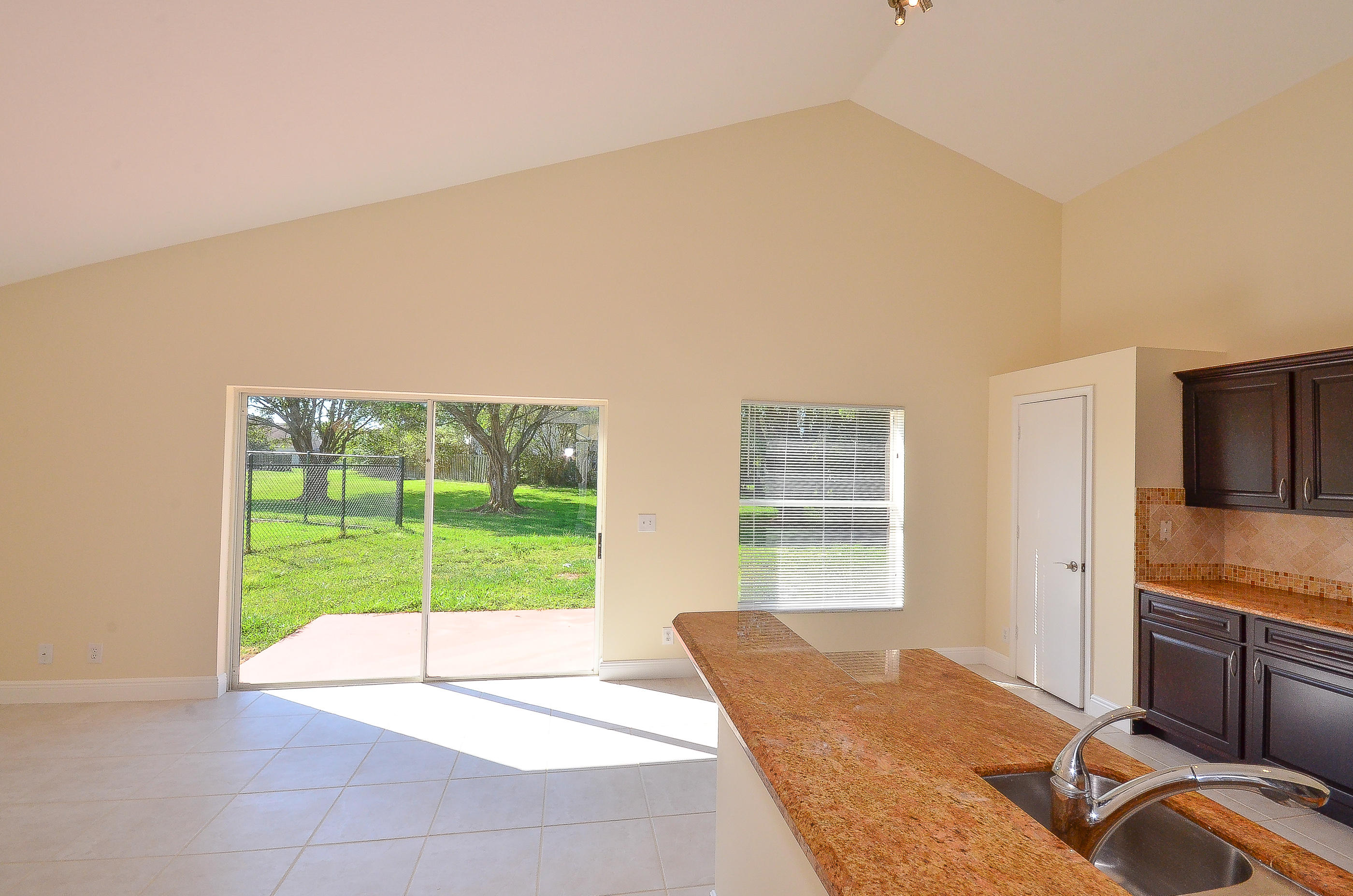22481 Middletown Drive Boca Raton, FL 33428 - Photo 11 of 33 Breakfast Bar
