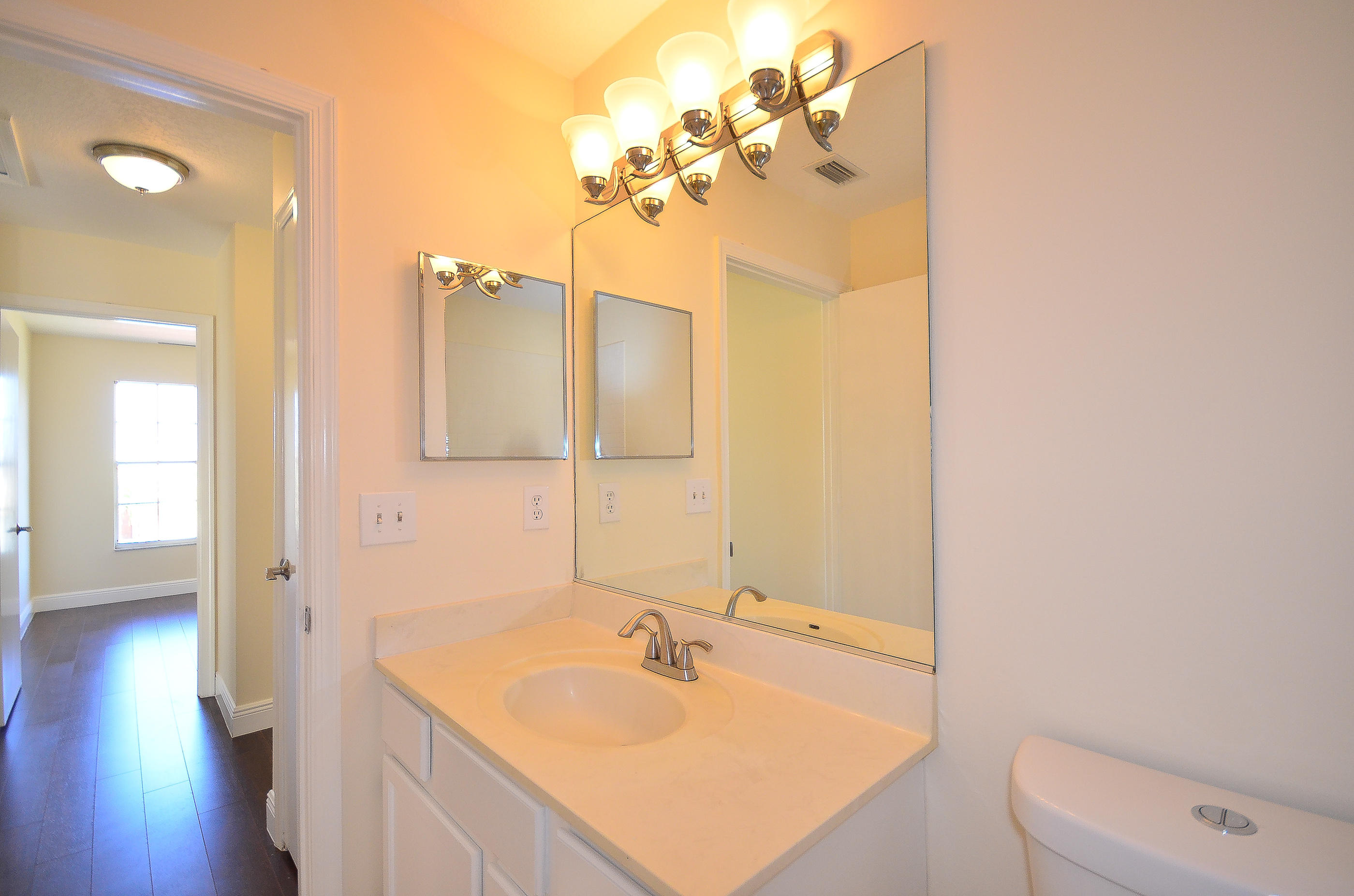 22481 Middletown Drive Boca Raton, FL 33428 - Photo 27 of 33 Upstairs Bathroom