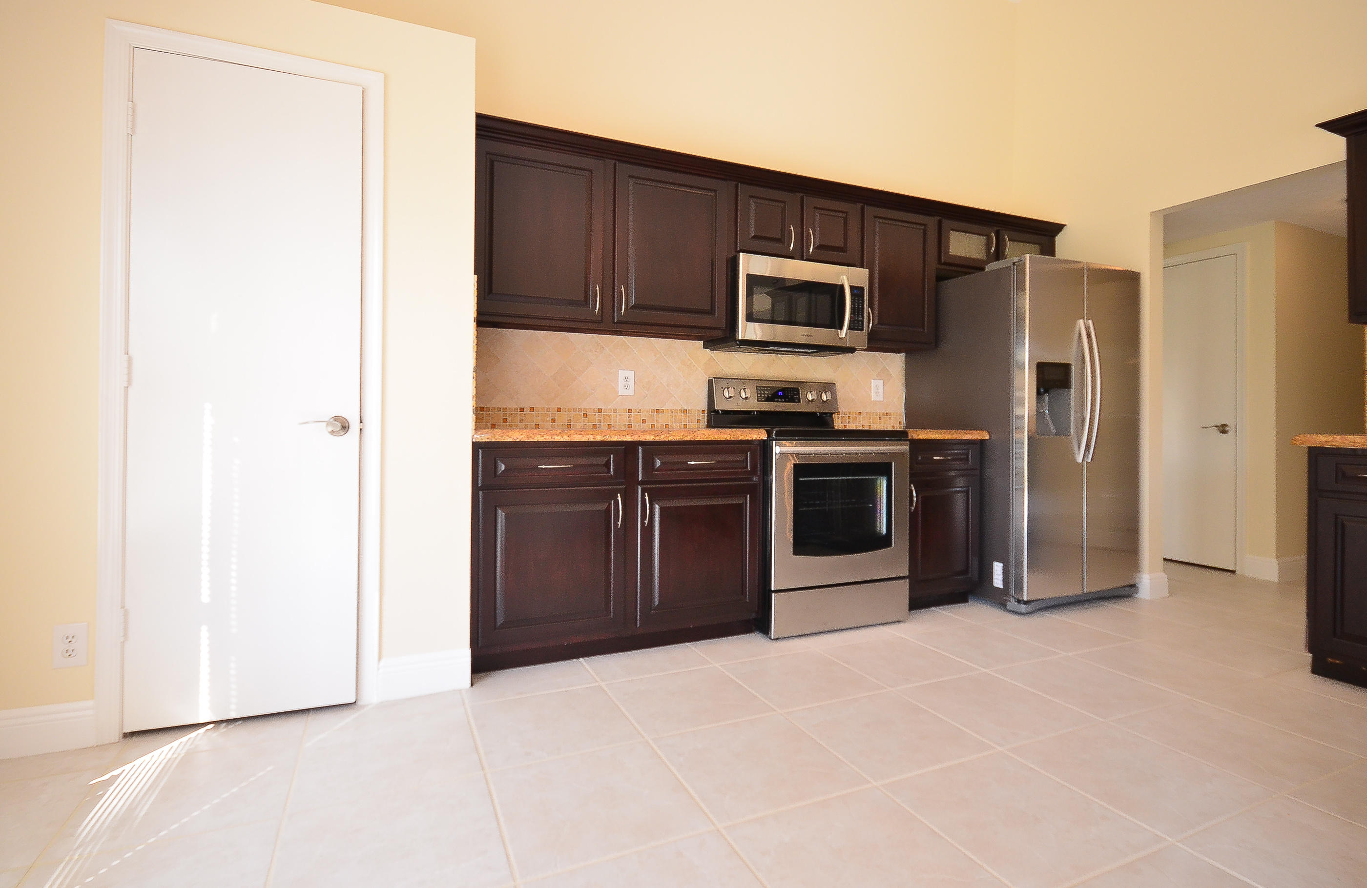 22481 Middletown Drive Boca Raton, FL 33428 - Photo 9 of 33 Pantry/Kitchen