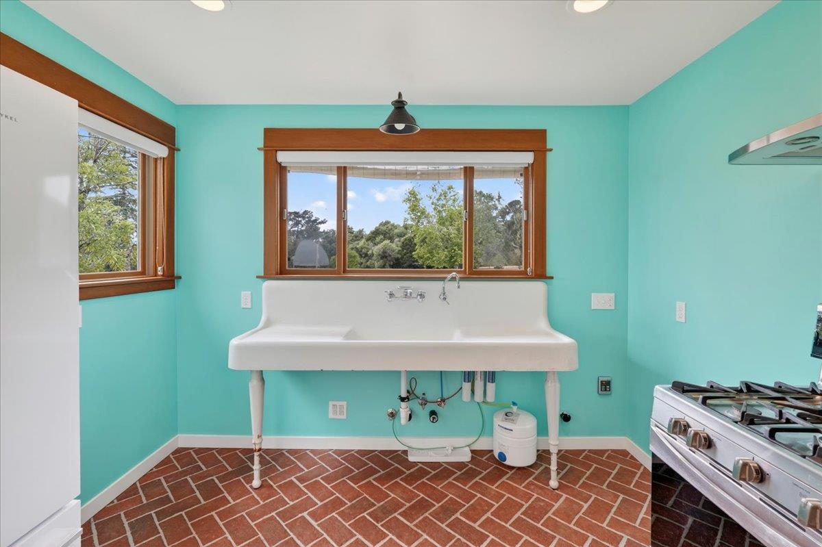 67 Hughes Road Watsonville, CA 95076 - Photo 11 of 33