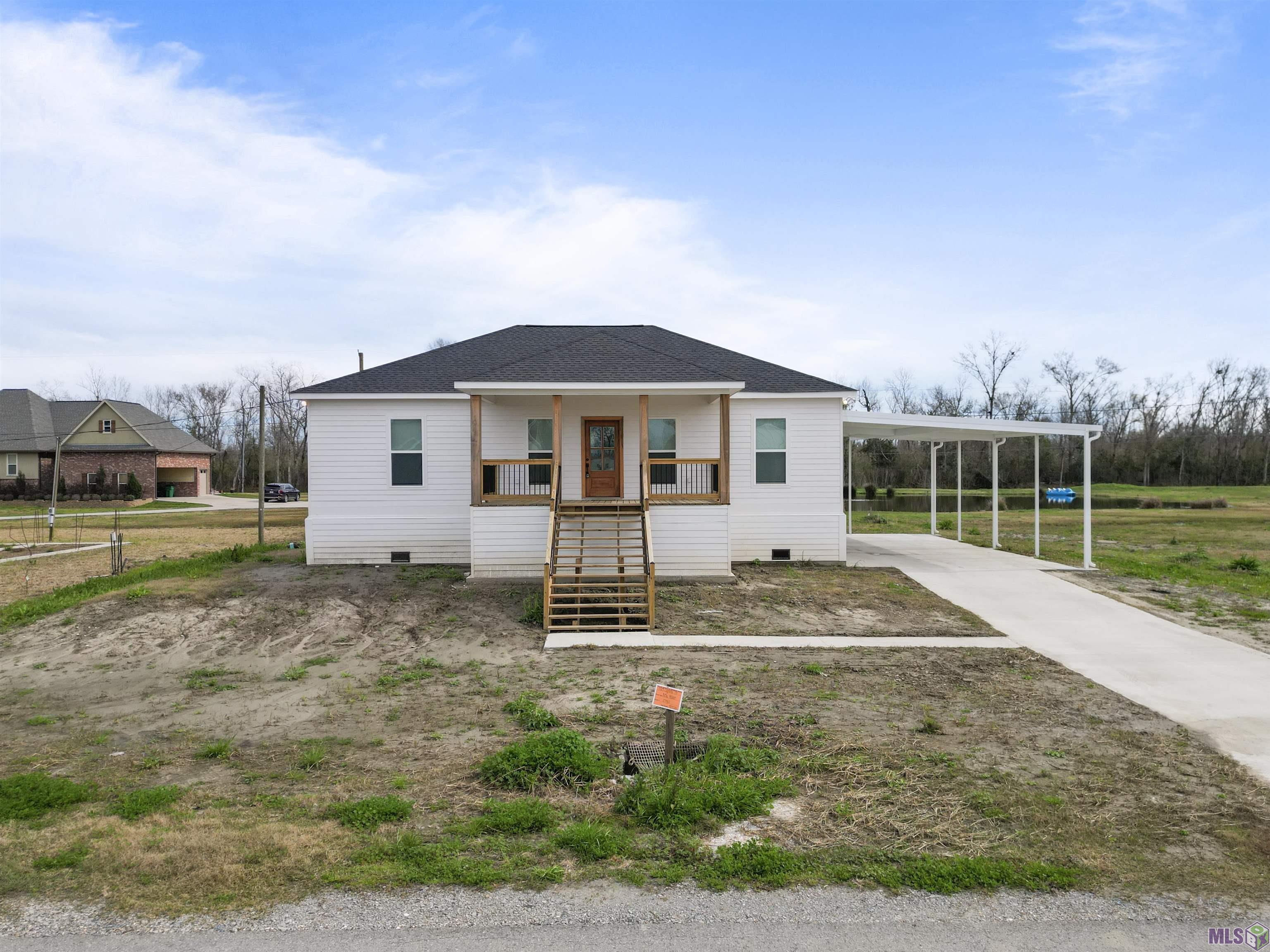 525 Cypress Street Raceland, LA 70394 - Photo 1 of 14 front view