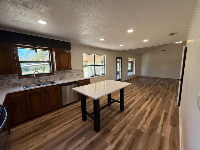 $529,000 | 325 An County Road 4271, Palestine, TX 75803