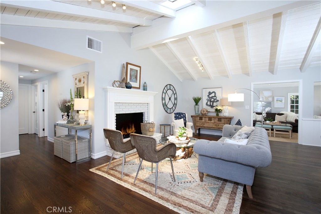 554 Hazel Drive Corona del Mar, CA 92625 - Photo 2 of 23