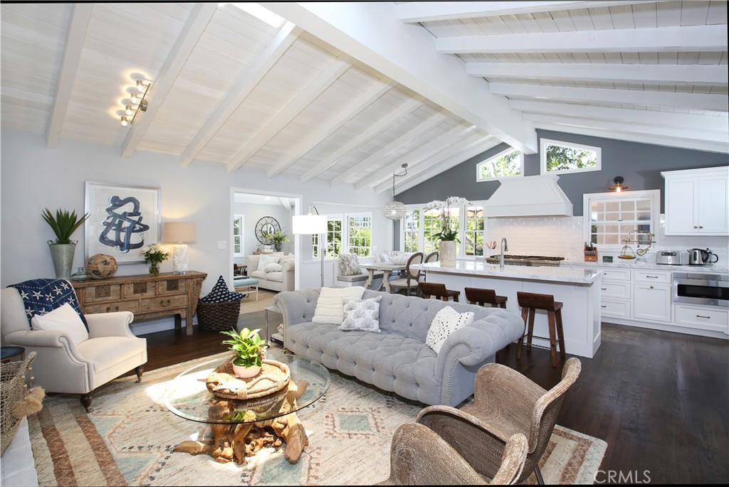 554 Hazel Drive Corona del Mar, CA 92625 - Photo 3 of 23