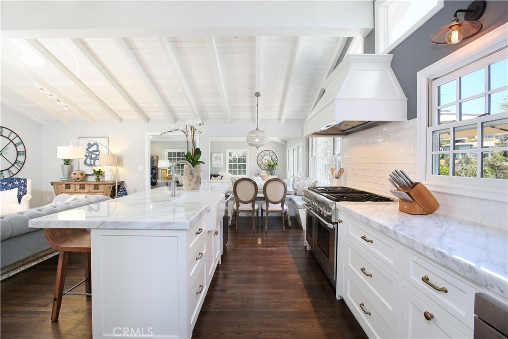 554 Hazel Drive Corona del Mar, CA 92625 - Photo 7 of 23