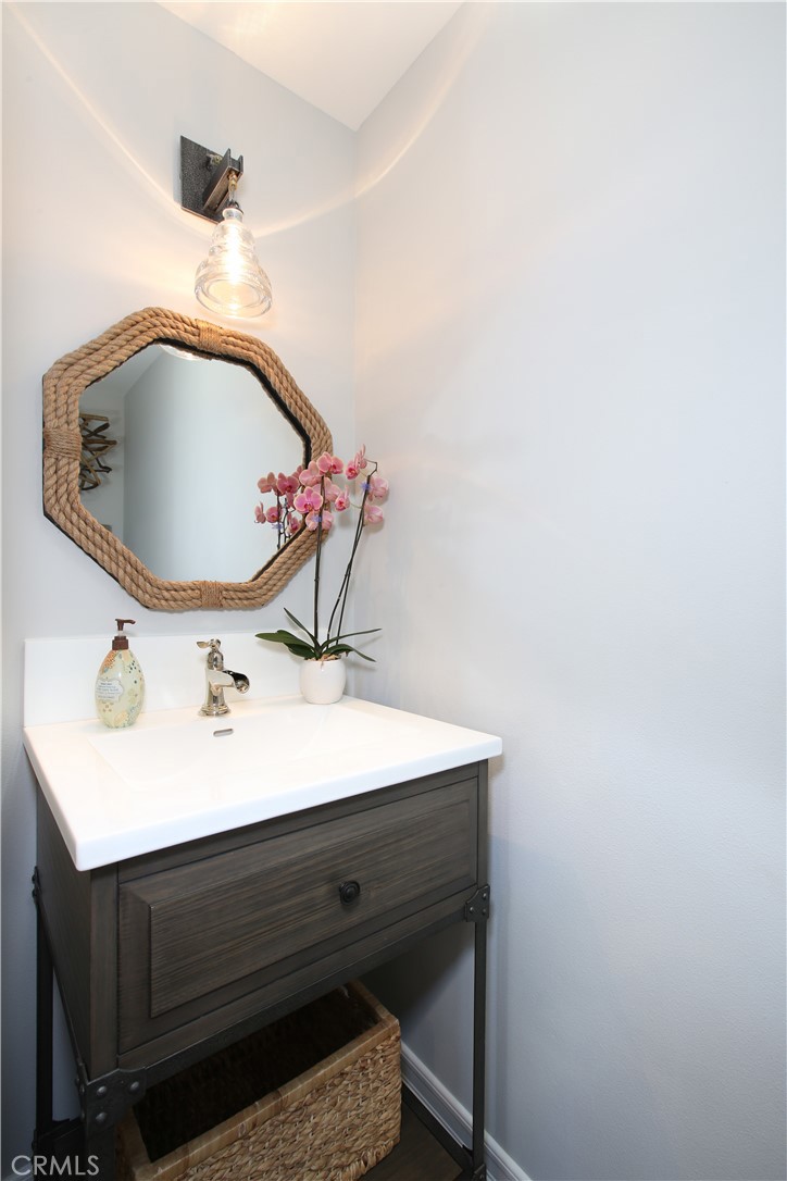 554 Hazel Drive Corona del Mar, CA 92625 - Photo 8 of 23