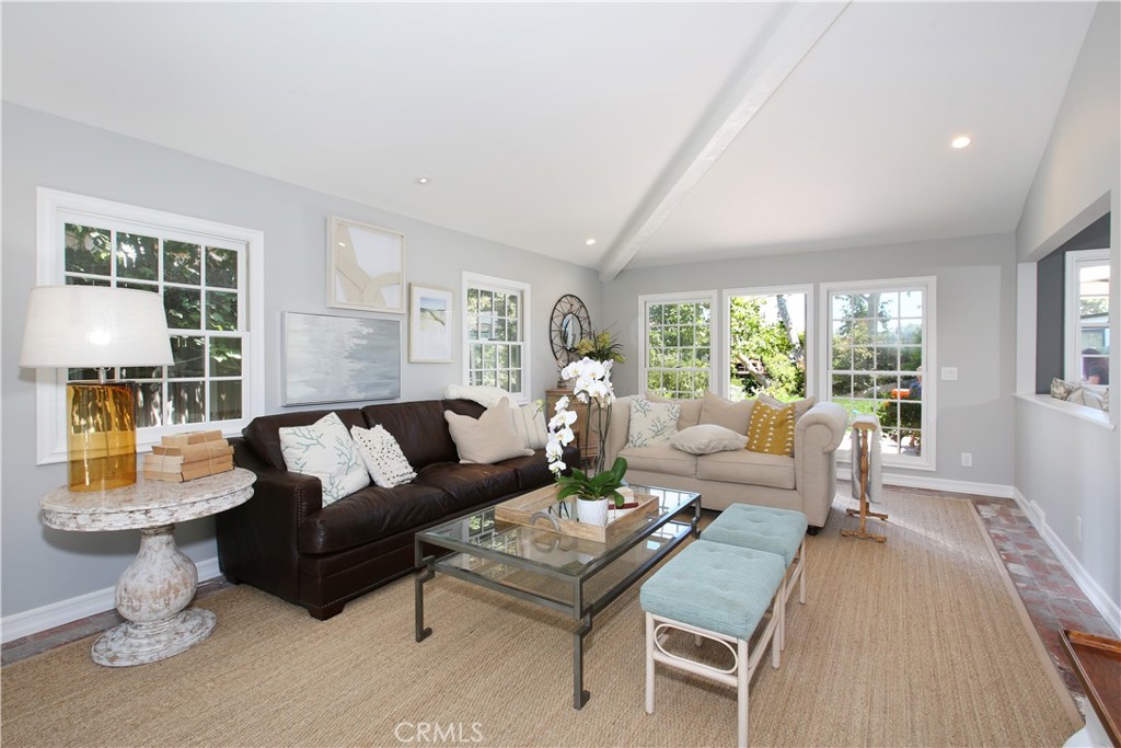 554 Hazel Drive Corona del Mar, CA 92625 - Photo 9 of 23