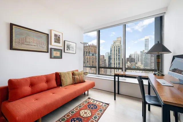 $2,595,000 | 860 United Nations Plaza, Unit 25B | Midtown East
