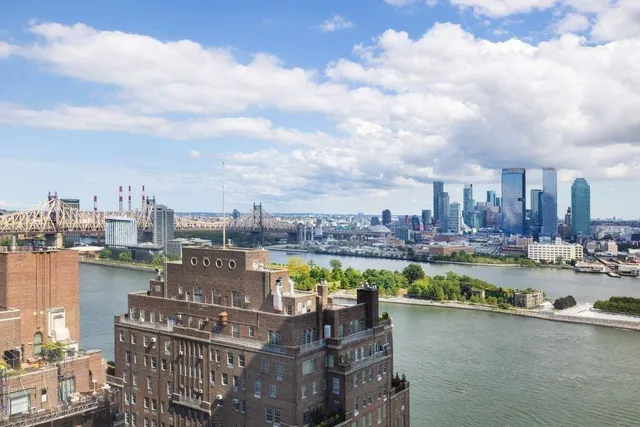 $2,595,000 | 860 United Nations Plaza, Unit 25B | Midtown East