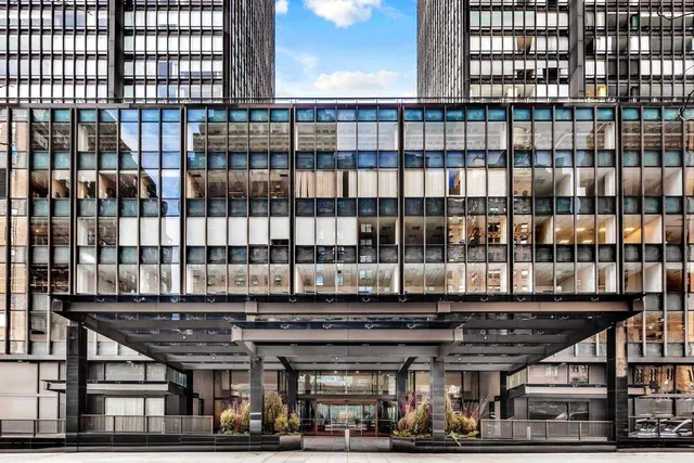 $2,595,000 | 860 United Nations Plaza, Unit 25B | Midtown East