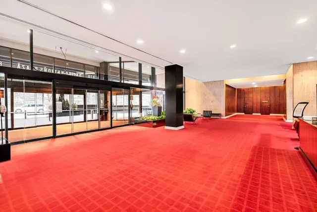 $2,595,000 | 860 United Nations Plaza, Unit 25B | Midtown East