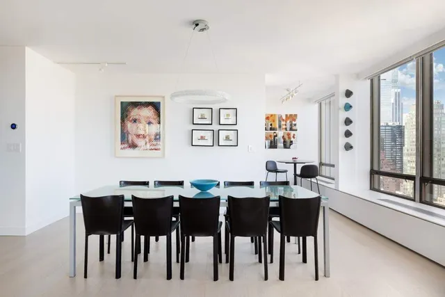 $2,595,000 | 860 United Nations Plaza, Unit 25B | Midtown East