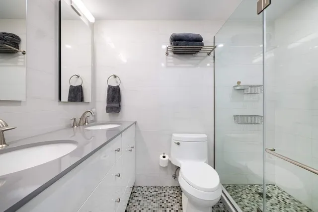 $2,595,000 | 860 United Nations Plaza, Unit 25B | Midtown East