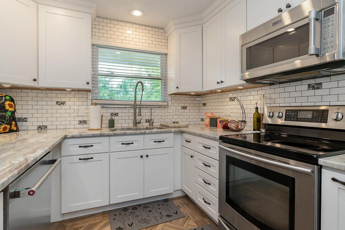 1380 Thurell Road Columbus, OH 43229 - Photo 6 of 27 Kitchen