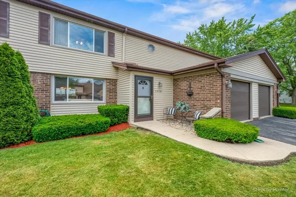 $365,000 | 1328 Dove Court, Mount Prospect, IL 60056
