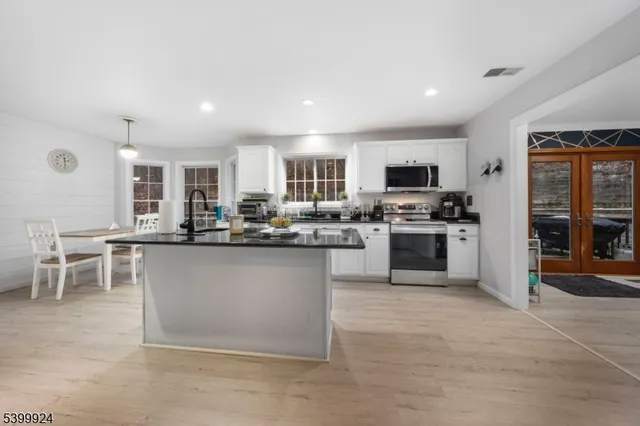 $649,900 | 123 Vail Road, Columbia, NJ 07832