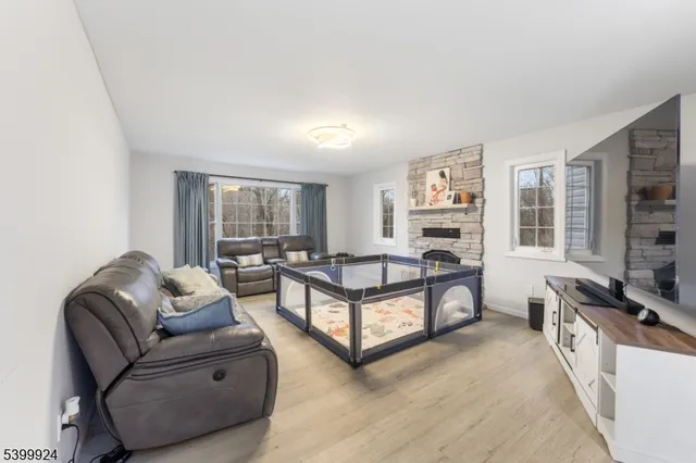 $649,900 | 123 Vail Road, Columbia, NJ 07832