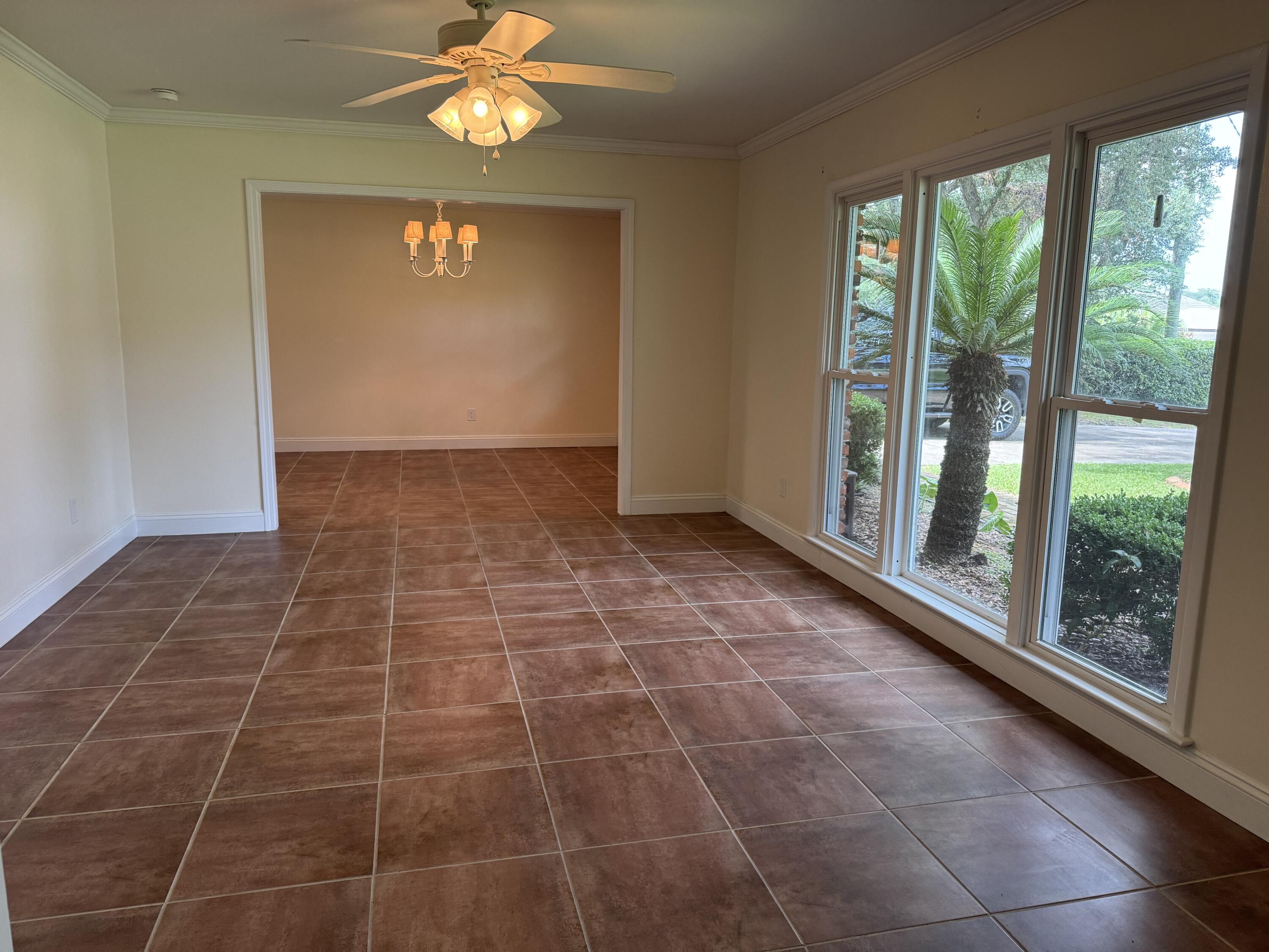 22 Country Club Road Shalimar, FL 32579 - Photo 2 of 21 IMG_3965