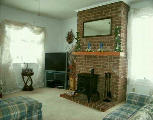 612 Edinburg Road New Castle, PA 16102 - Photo 3 of 5 Gallery Image 3