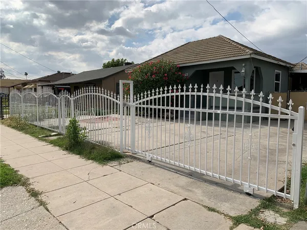 $2,700 | 1432 West 9th Street, San Bernardino, CA 92411