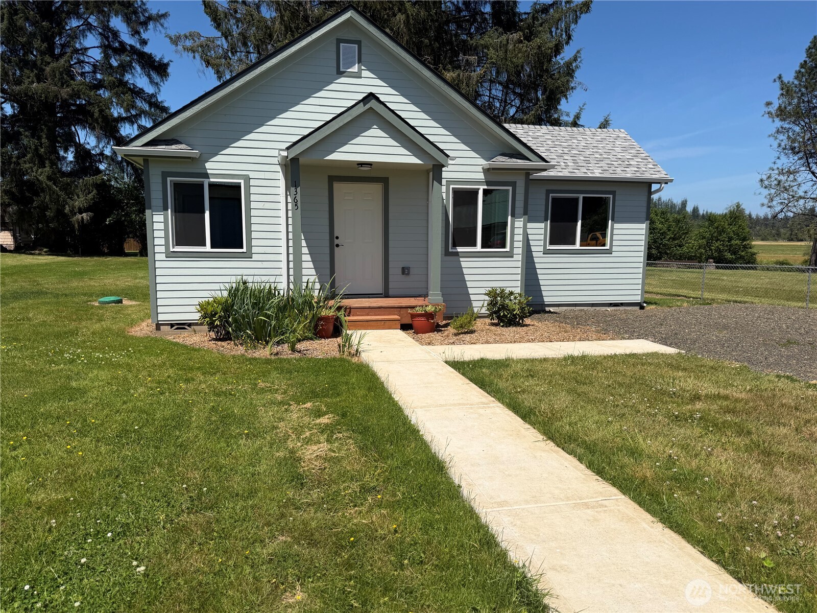 1365 Dolan Street Raymond, WA 98577 - Photo 2 of 26
