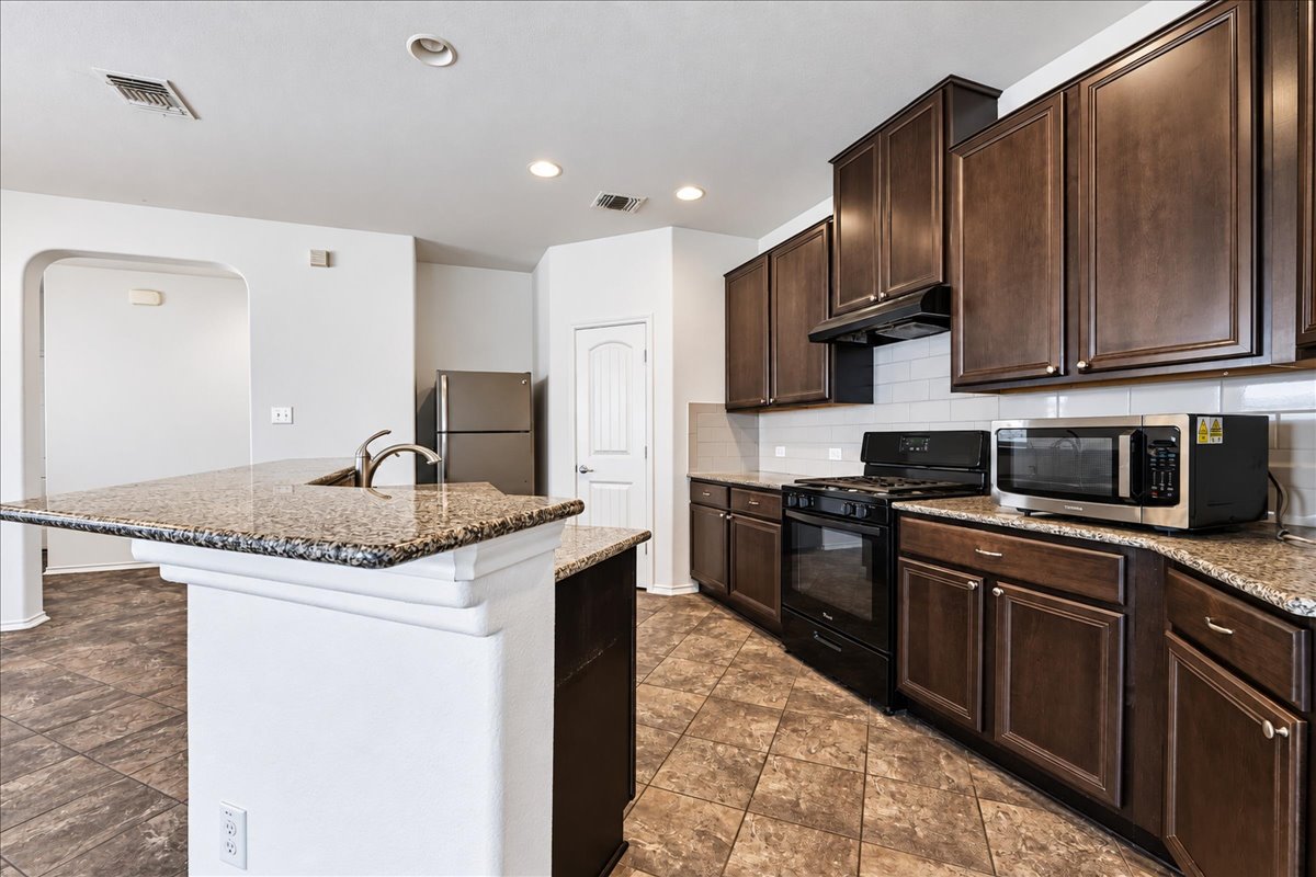 1020 Clove Hitch Road Georgetown, TX 78633 - Photo 8 of 22 Plenty of cabinet storage