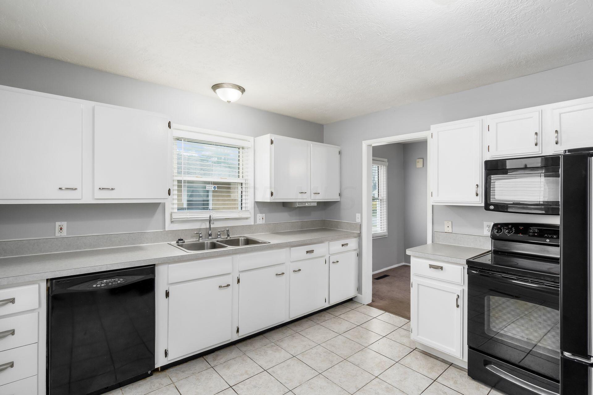 4485 Amesbury Road Columbus, OH 43227 - Photo 11 of 36 Kitchen