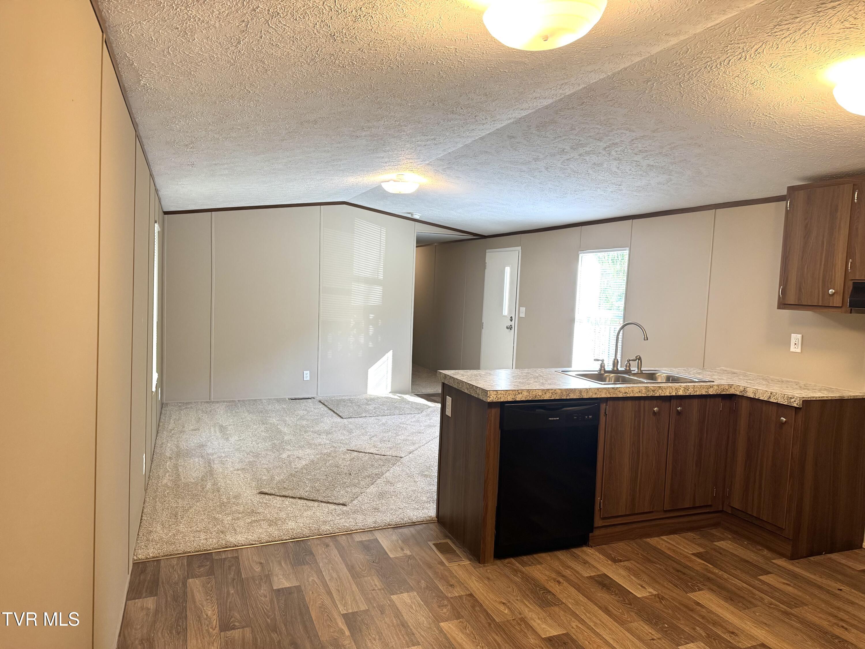 236 Redwood Drive Raven, VA 24639 - Photo 3 of 18 IMG_4806