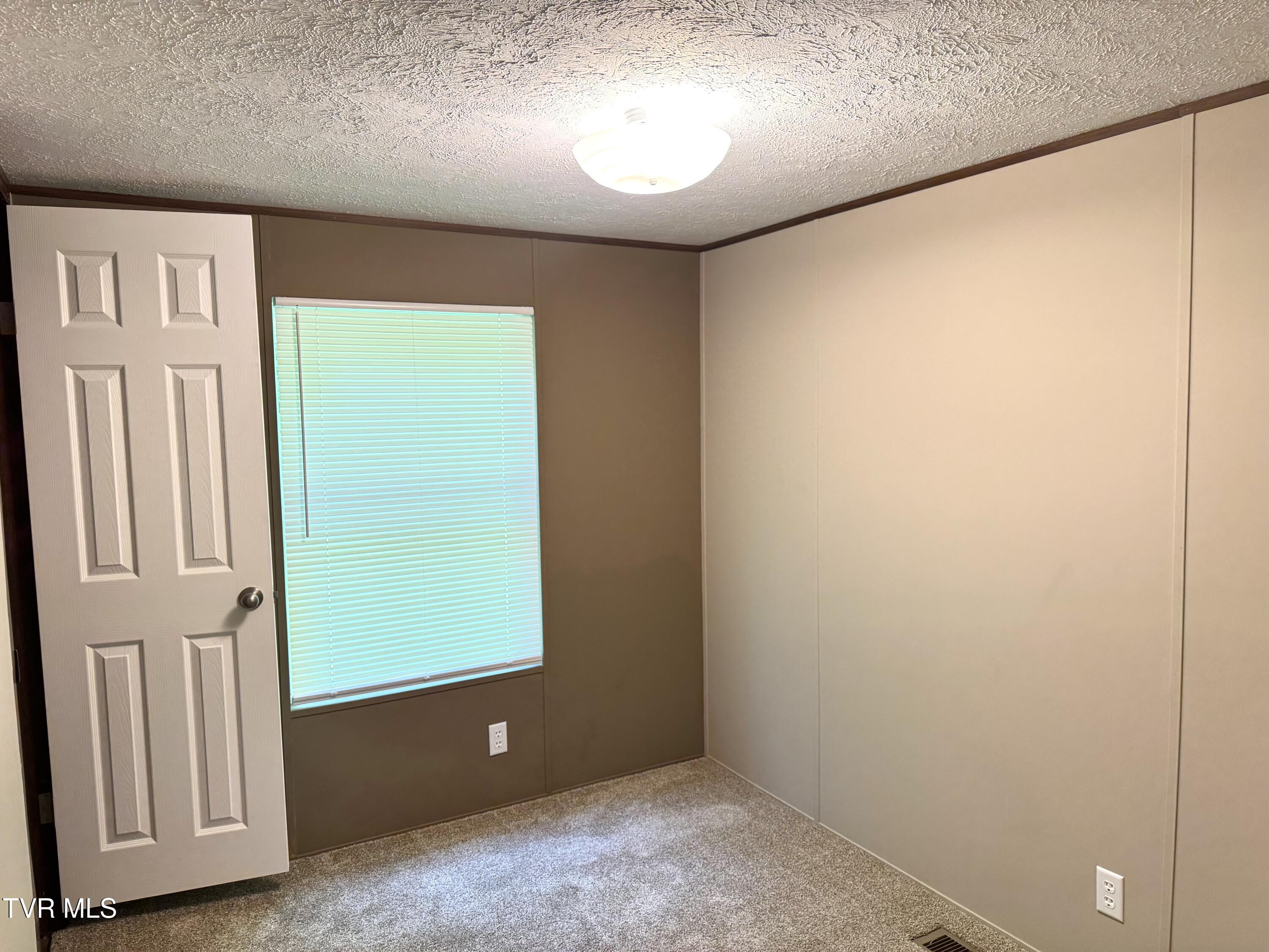 236 Redwood Drive Raven, VA 24639 - Photo 7 of 18 IMG_4795