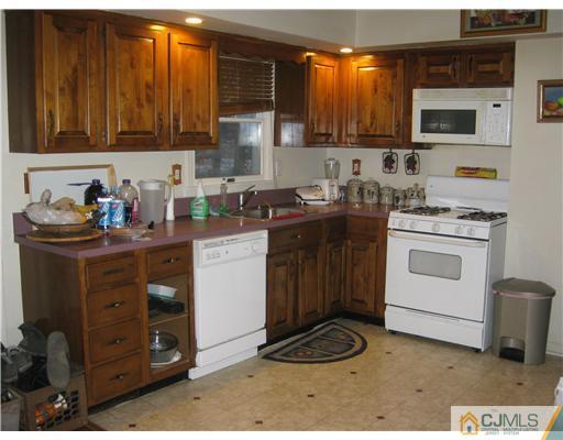 627 Dewey Road North Brunswick, NJ 08902 - Photo 4 of 11 Gallery Image 4