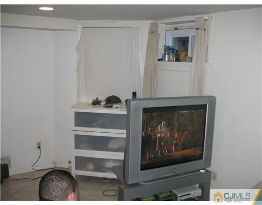 627 Dewey Road North Brunswick, NJ 08902 - Photo 9 of 11 Gallery Image 9