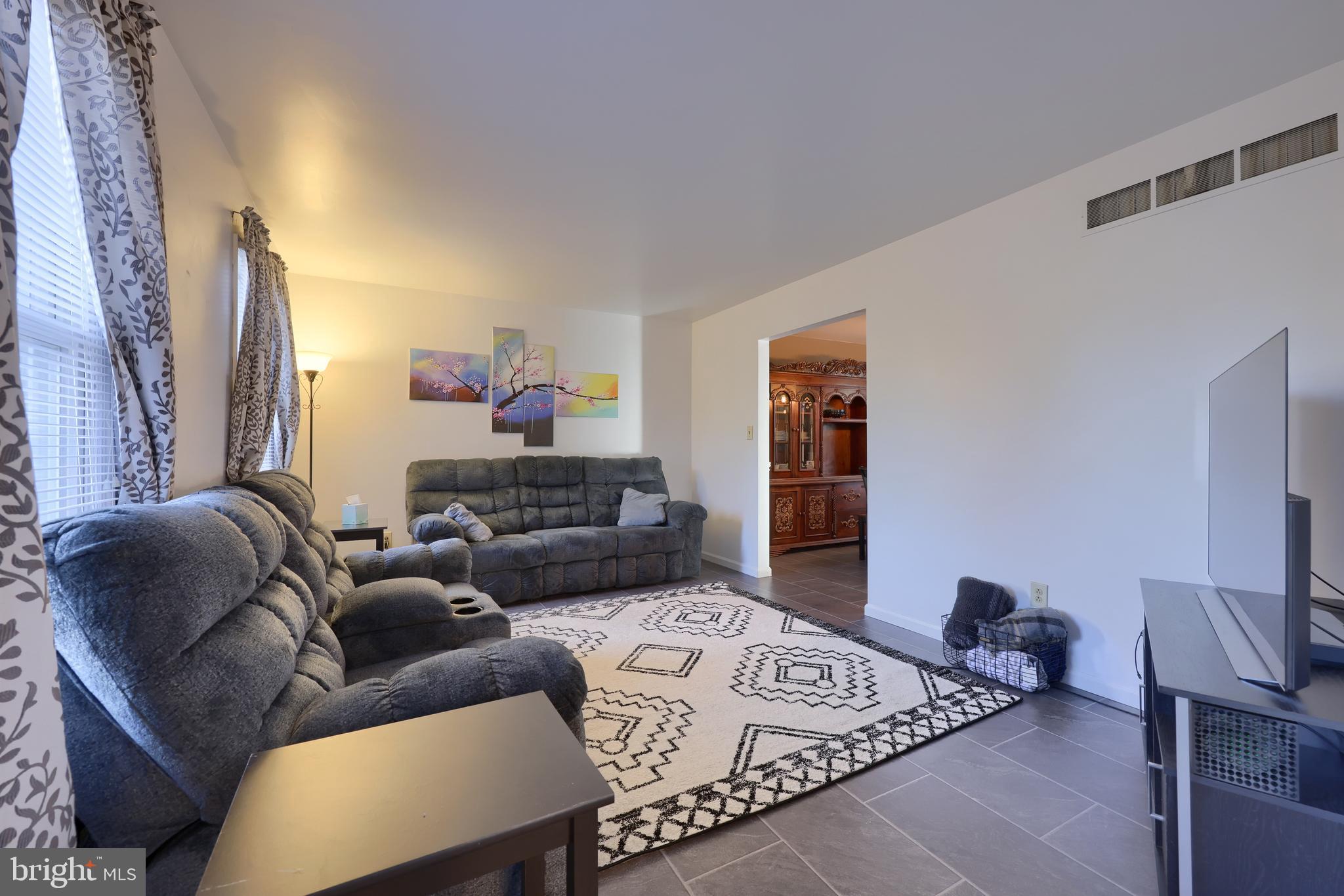 1022 Boeshore Circle Reading, PA 19605 - Photo 9 of 39 a living room with furniture