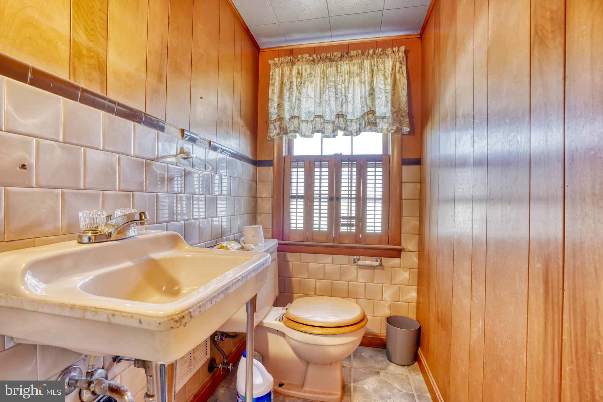 1903 Adams Road Baltimore, MD 21222 - Photo 22 of 29 a bathroom with a sink a toilet and tub