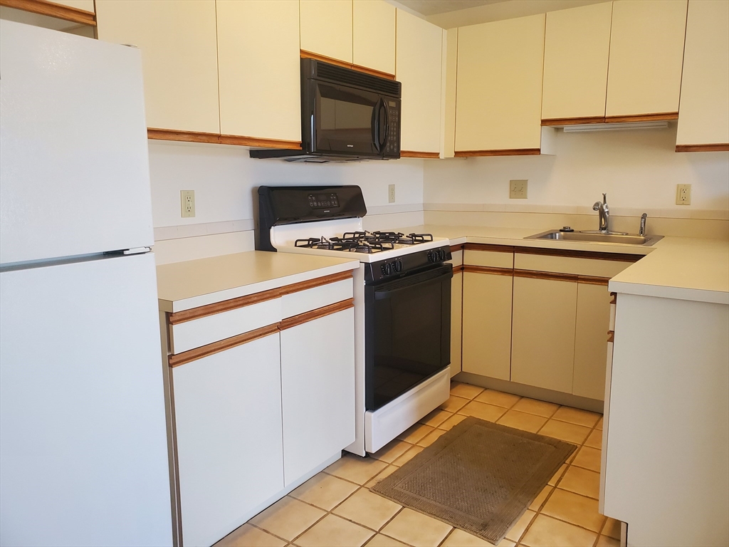 4234 North Main Street, Unit 607 Fall River, MA 02720 - Photo 3 of 6 Gallery Image 3