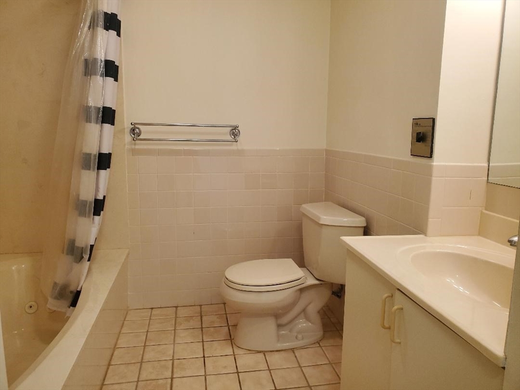 4234 North Main Street, Unit 607 Fall River, MA 02720 - Photo 5 of 6 Gallery Image 5