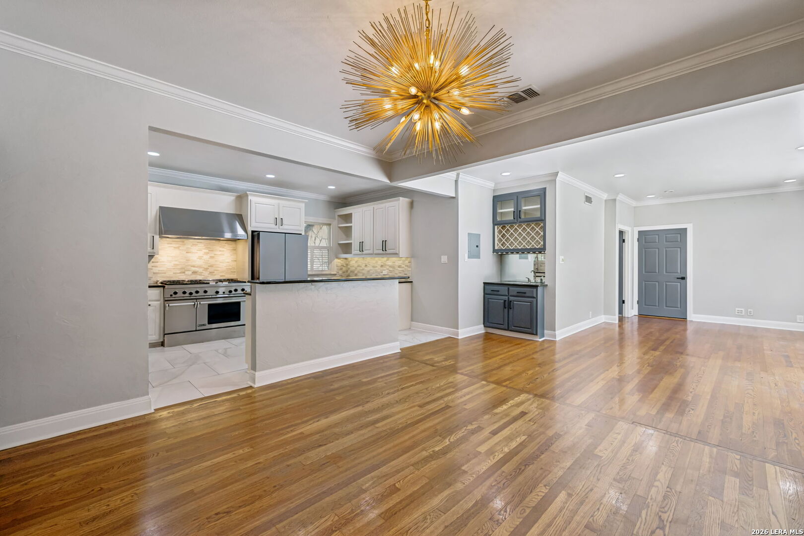 102 Nacogdoches Road Alamo Heights, TX 78209 - Photo 7 of 30 Gallery Image 7