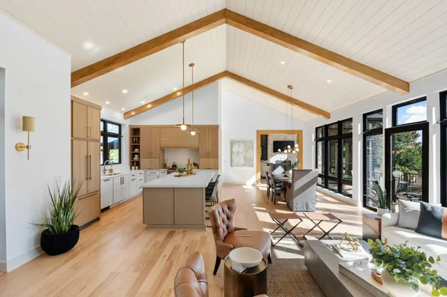 $1,750,000 | 2040 Edgcumbe Road, St. Paul, MN 55116