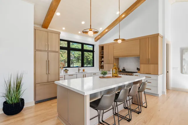 $1,750,000 | 2040 Edgcumbe Road, St. Paul, MN 55116