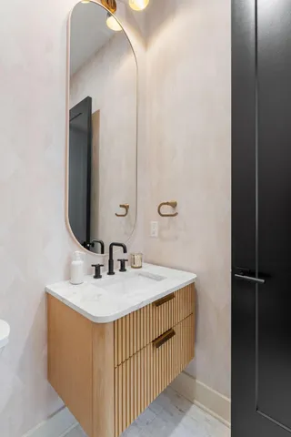 $1,750,000 | 2040 Edgcumbe Road, St. Paul, MN 55116