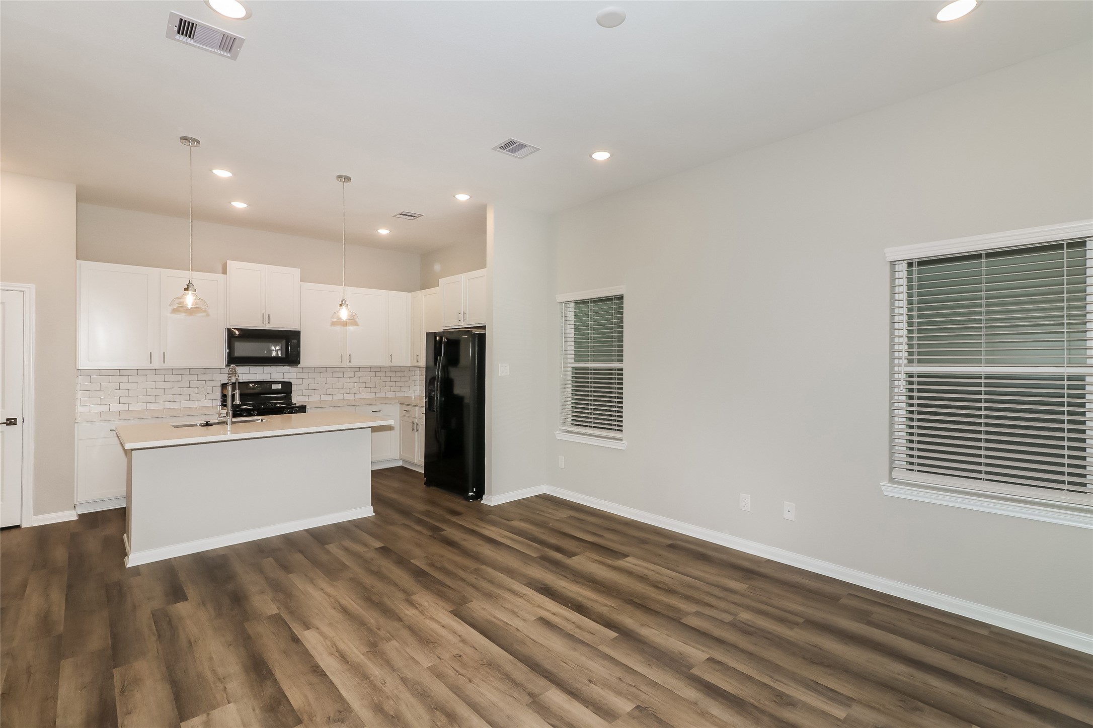 9910 Clark Road, Unit B Houston, TX 77076 - Photo 3 of 15