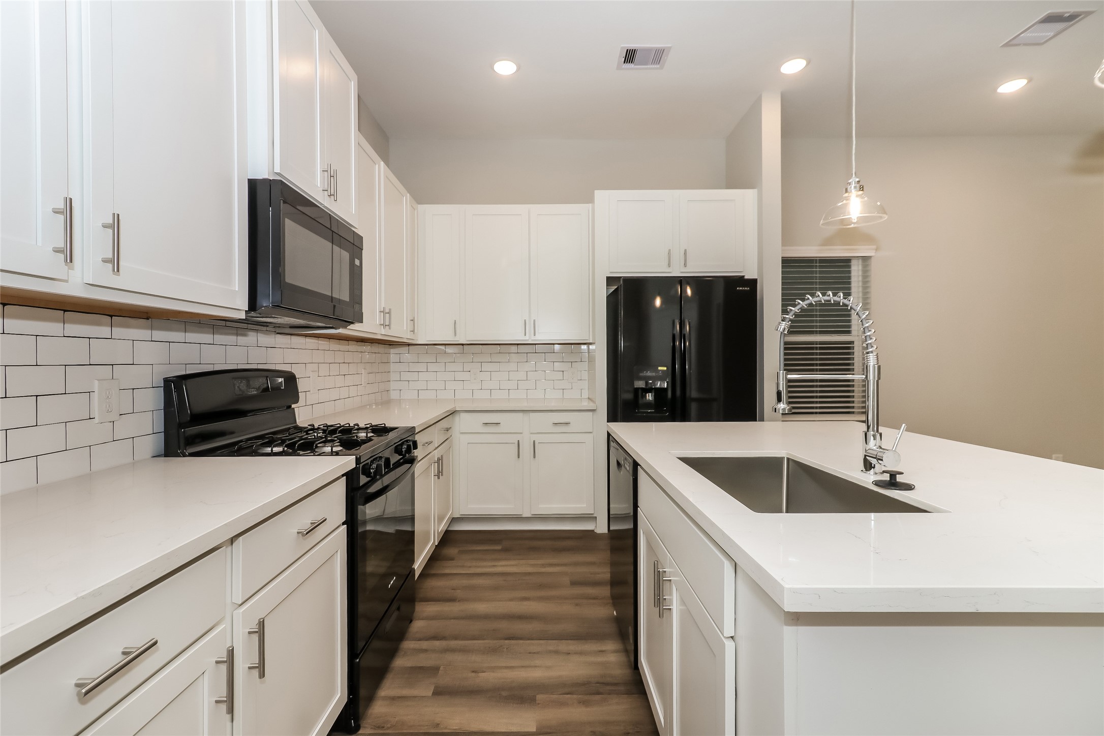 9910 Clark Road, Unit B Houston, TX 77076 - Photo 6 of 15