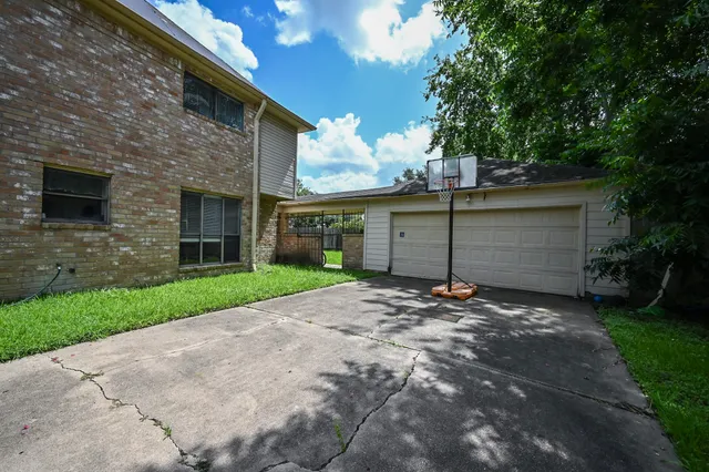 $659,000 | 11811 Braesridge Drive, Houston, TX 77071