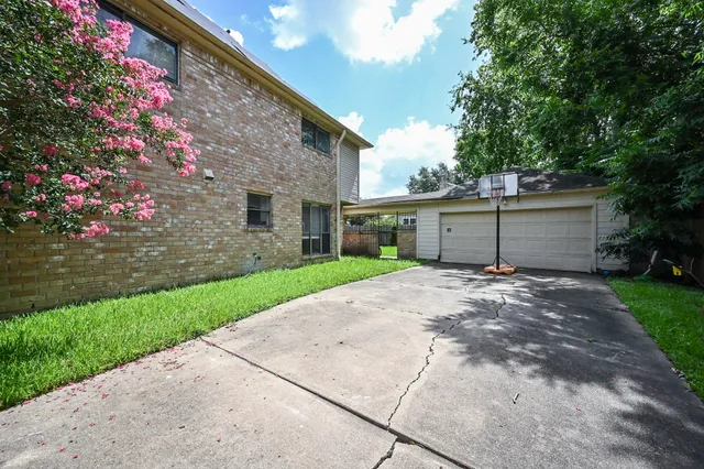 $659,000 | 11811 Braesridge Drive, Houston, TX 77071