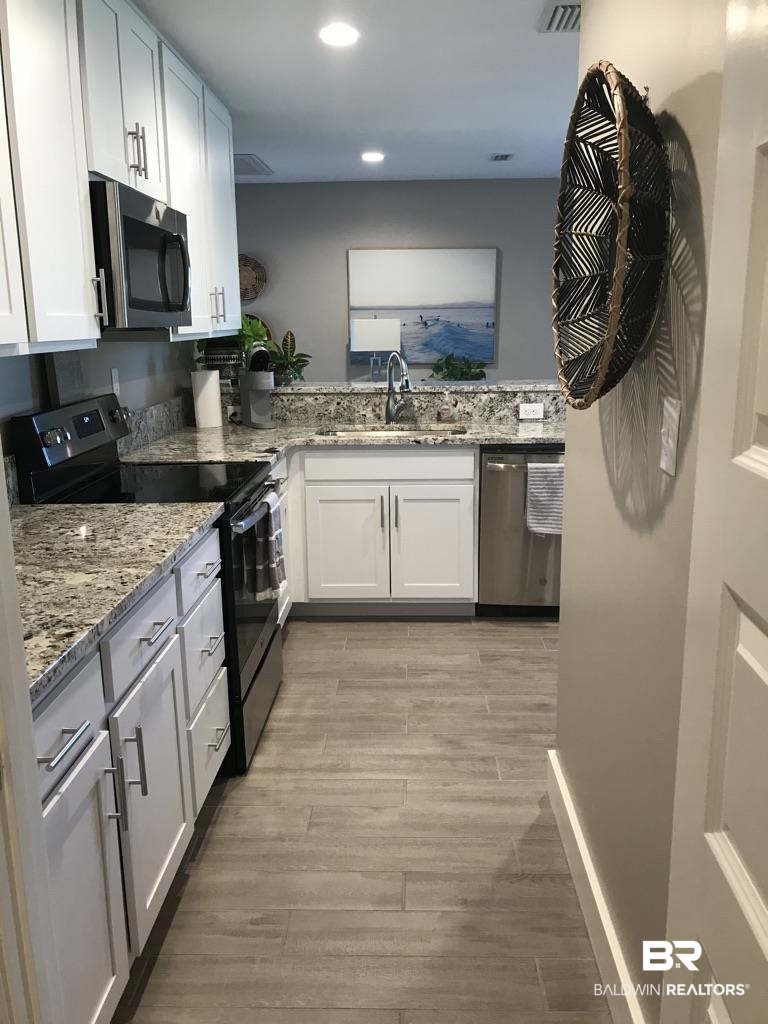24093 Veranda Circle Elberta, AL 36530 - Photo 8 of 29 Kitchen
