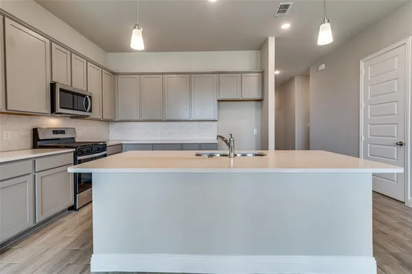 $2,150 | 1319 Beach Boulevard, Sherman, TX 75090