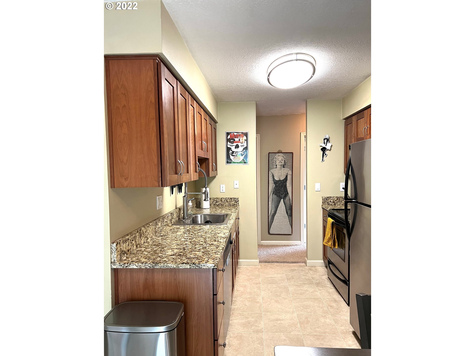 2531 Southwest Spring Garden Street, Unit 14 Portland, OR 97219 - Photo 8 of 23 Gallery Image 8