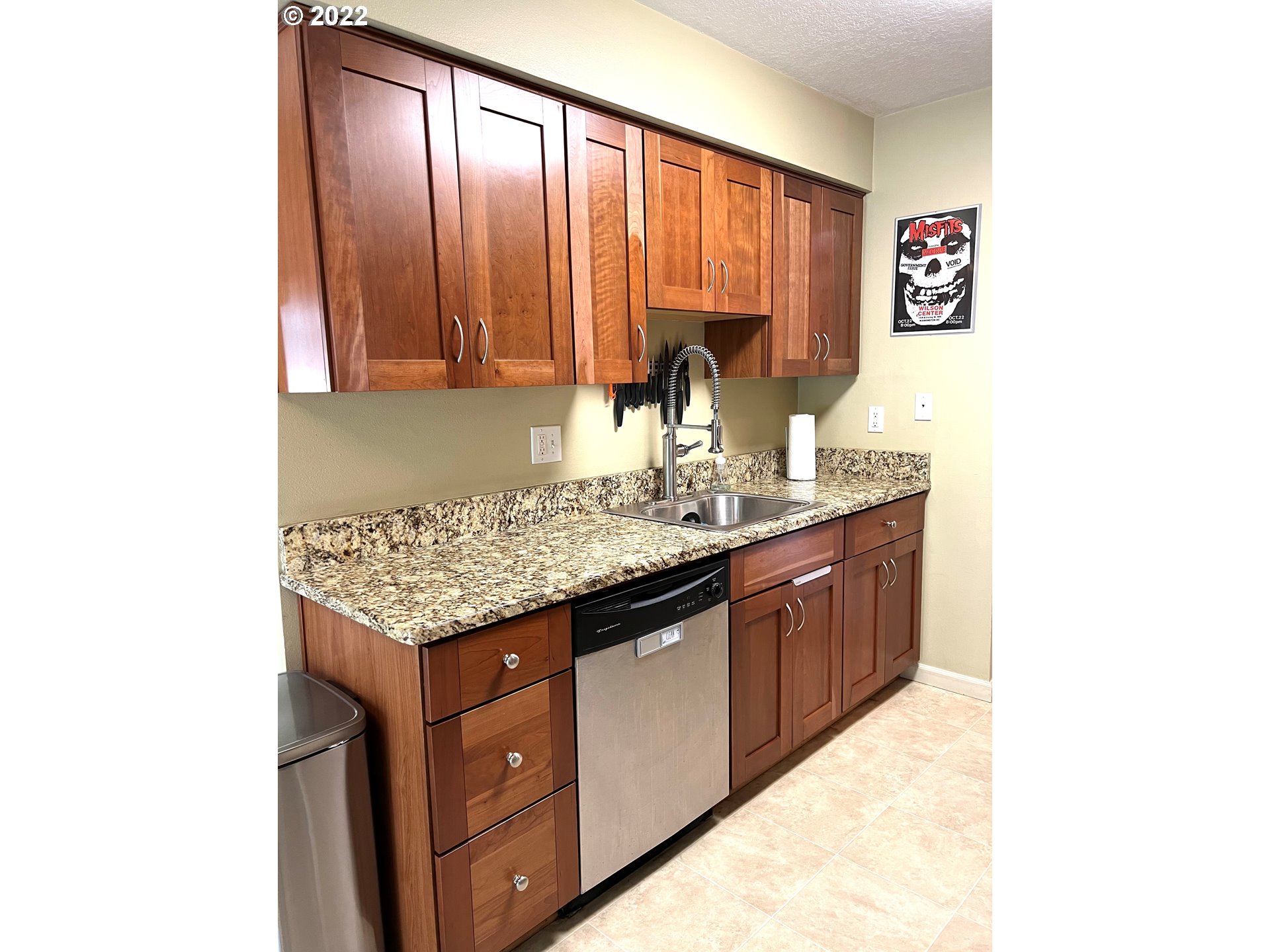 2531 Southwest Spring Garden Street, Unit 14 Portland, OR 97219 - Photo 10 of 23 Gallery Image 10