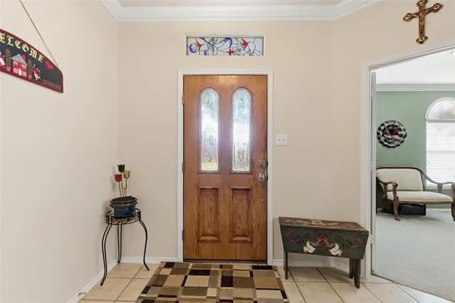 a view of livingroom with furniture