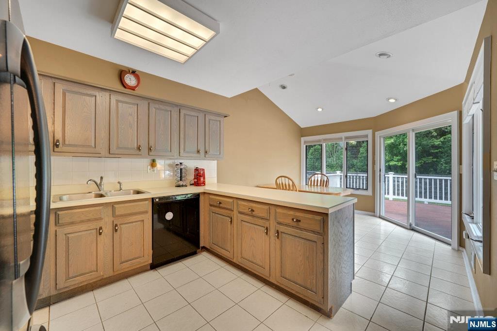 42 Heatherhill Road Cresskill, NJ 07626 - Photo 15 of 34